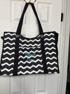 *NEW PRICE Thirty One Large Utility Tote Black And White Chevron  Beach Day 