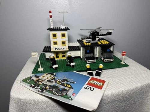Vintage LEGO Police Headquarters (370) Complete w/Vehicles, Minifigs & Manual