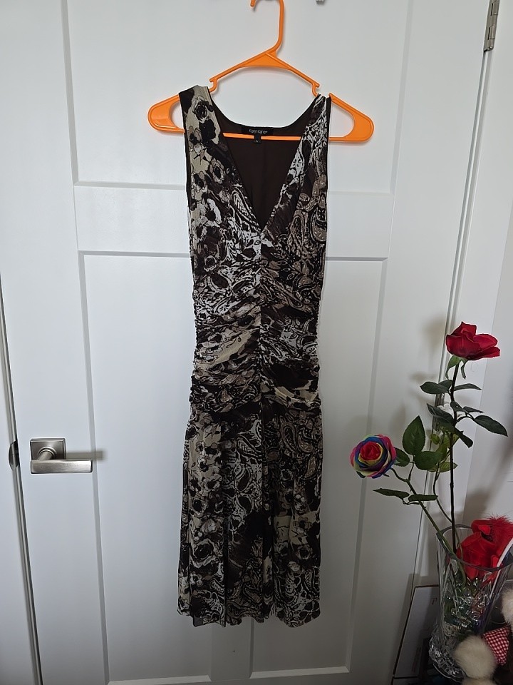 Karen Kane  Sleeveless Floral Brown. Tan  Dress, Size XL Stretchy V Neck Lined.