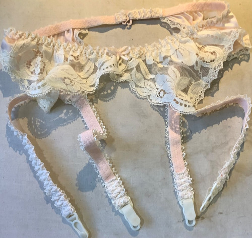 Vintage pink Garter Belt lace 4 garters Victorias Secret 80s hook Stockings M