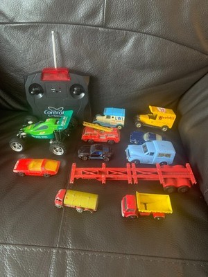 Restposten 10 verschiedene beschädigte Die-Cast Spielzeugfahrzeuge + ein ferngesteuertes Auto