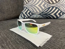 Oakley Men's OO9102-U2 Holbrook 57mm matte White Sunglasses