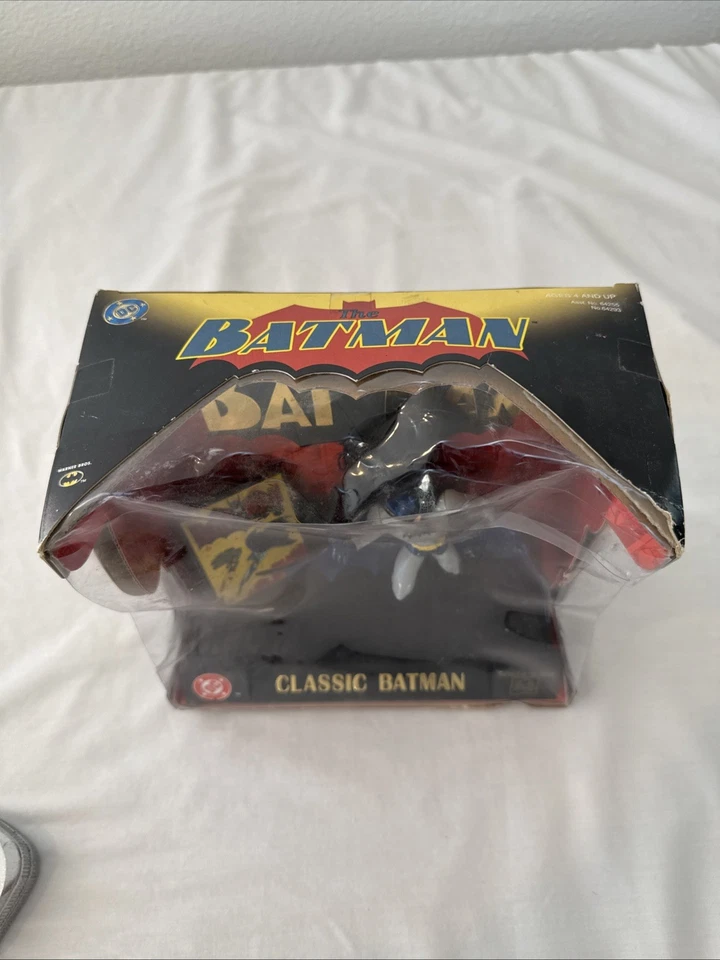Figura Clásica Batman Edición 2 (inspirada en el arte de Bob Kane) Kenner 1998 Sellada Foto 3 de 4