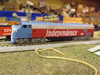 N-Scale Custom Painted THE ROCK BI-CENT E-8 #652 DCC