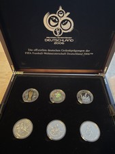 2 Broches / Pièces De Monnaie Officielles FIFA Coupe Du Monde 2006 Allemagne | Émblème Football | 43mm X 4mm