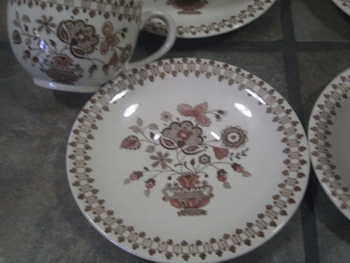 JOHNSON BROTHERS ~ JAMESTOWN - BRPWM ~ (4) CUP AND SAUCER SETS ~ EUC - Picture 2 of 3