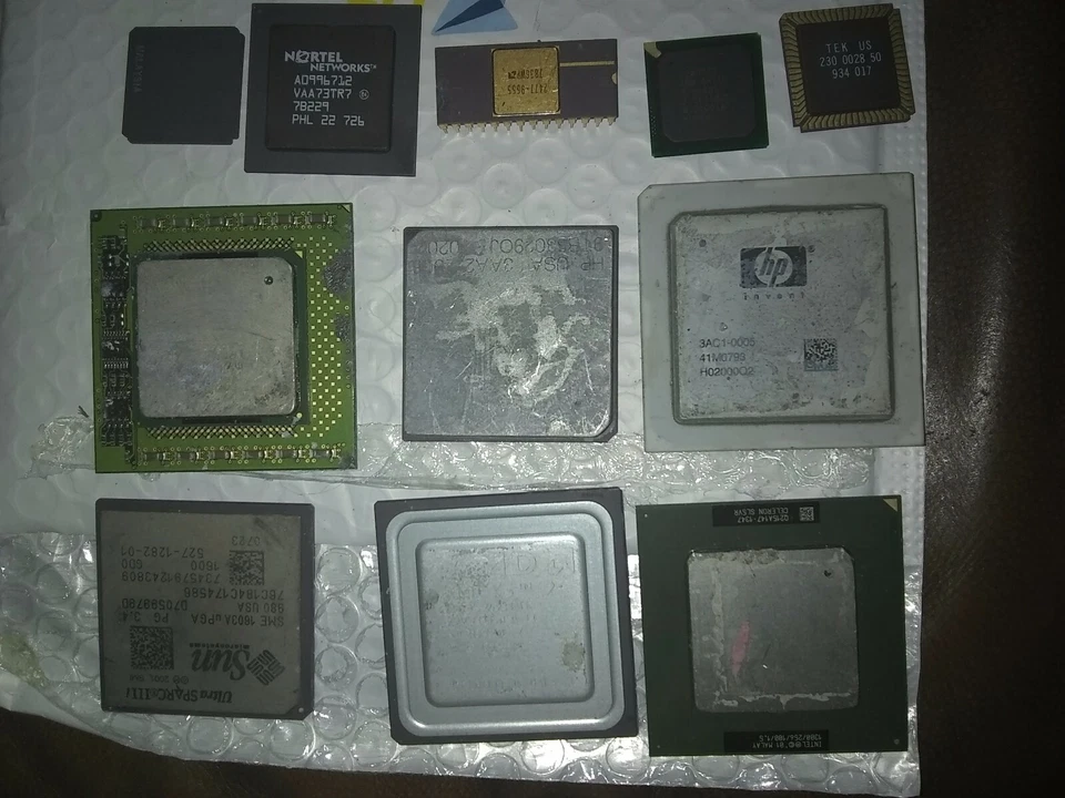 Vintage and other CPUs ICS flat packs 20 different gold scrap or collect a - Image 2 of 4