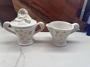 Metlox California Pottery Poppytrail Sculptured Daisy Creamer & Sugar Bowl Set