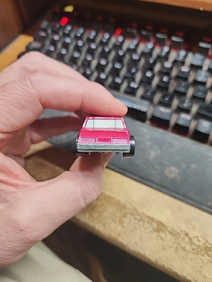 Vintage 1984 Hot Wheels Diecast 1/64 Crack-Ups Marrom Buick Regal Hood Basher HK - Imagem 4 de 4