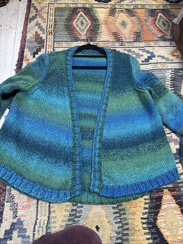 Handarbeit flauschige Strickjacke grün blau Wolle lang Boho Landhaus Core Arts kuschelig - Bild 10 von 12