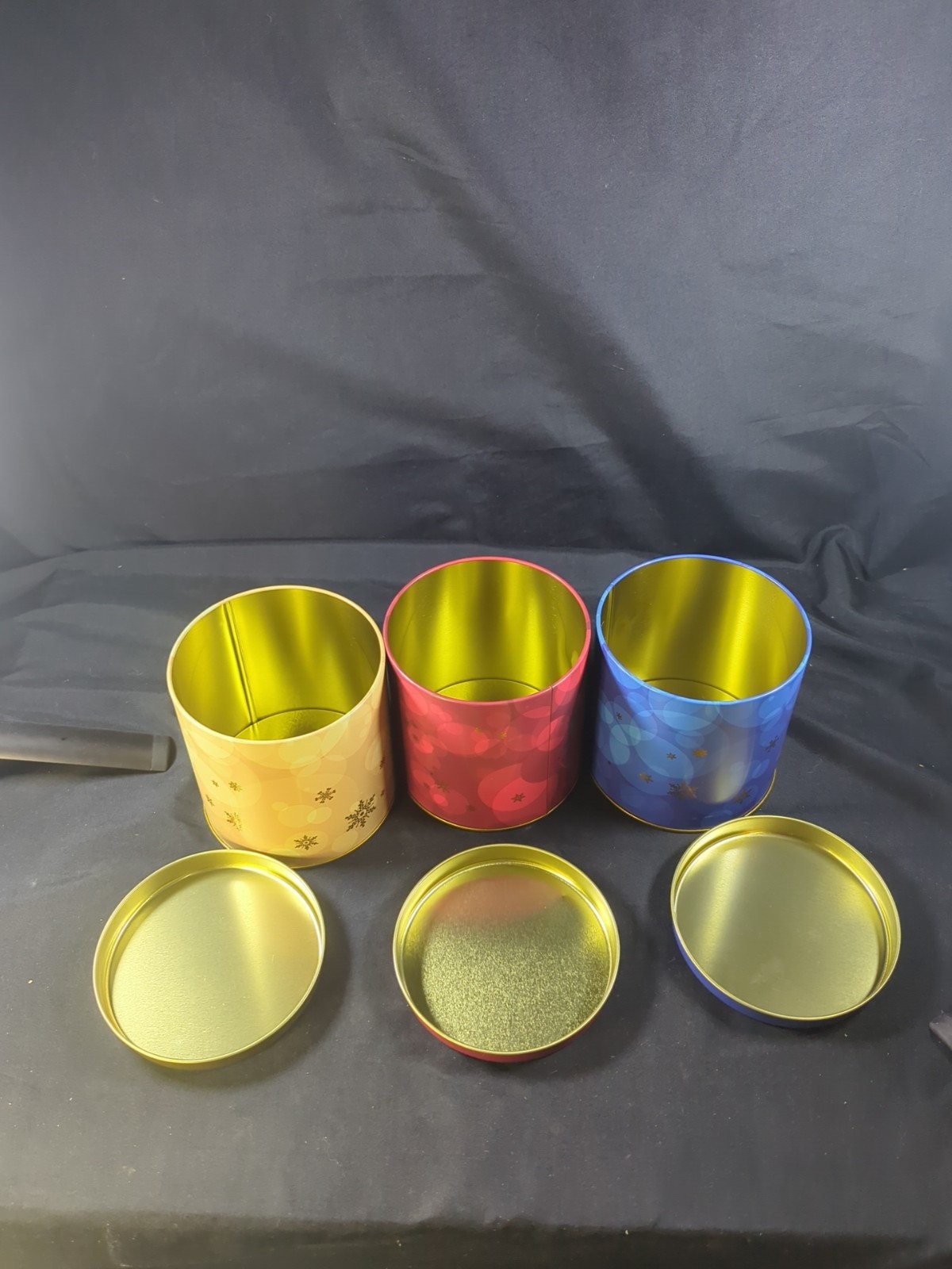 Set of 3 Christmas Gift Wrap Snowflake Truffle Tins Metal Storage Container Rare