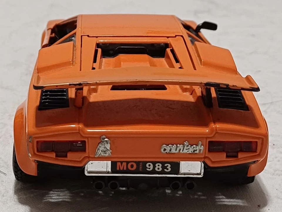 Burago Lamborghini Countach (1988). Scala 1/24. 3 aperture funzionanti. M. buona - Immagine 4 di 4