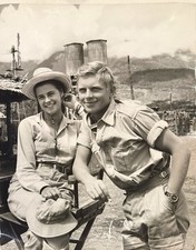 Mich&egrave;le Girardon & Hardy Kr&uuml;ger &ldquo;Hatari!&rdquo; Africa Film Set Vintage Press Photo