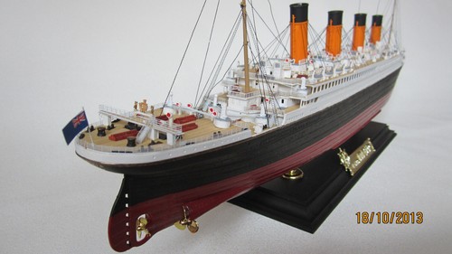 Titanic Komplett Modell 1:400 mit Vitrine - nur Abholung - ohne Verpackung - Bild 5 von 7