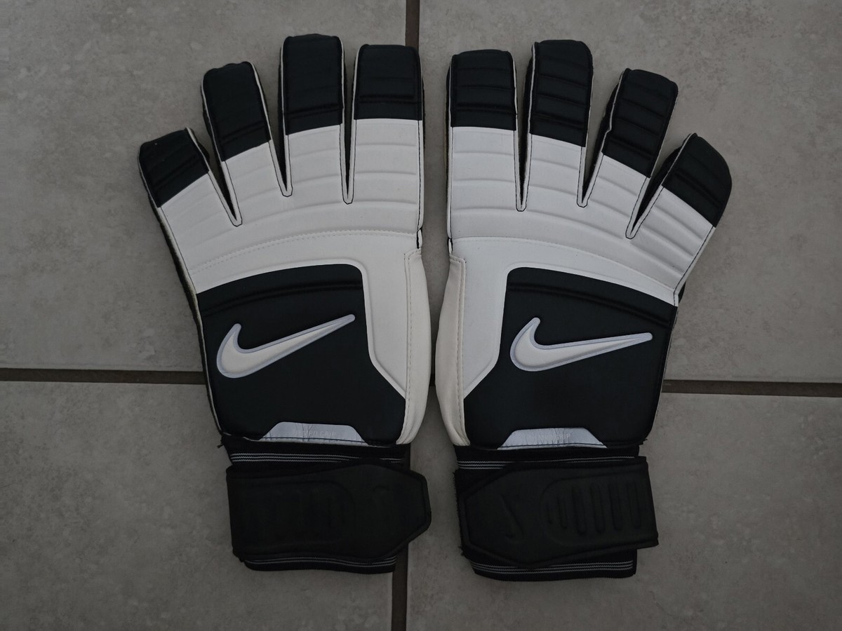 what is the size of a nike shoe box