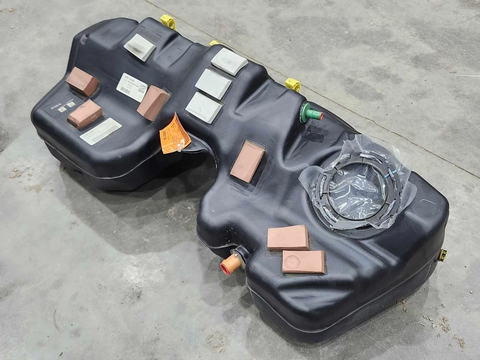 17-20 Jaguar F-Pace Gasoline Fuel Tank Assembly Gas Tank OEM T4A4234 - Image 3 of 4