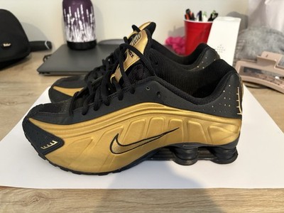 Nike Shox Black/Gold Men's Low Top Lace-Up Athletic Sneakers