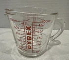 Vintage PYREX USA 516 Glass Measuring Cup Red Lettering Closed D-Handle 2 Cup/1