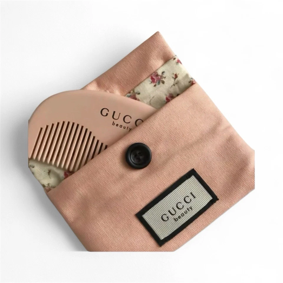 NUEVO Conjunto de Peine y Bolsa Gucci Belleza Rosa Floral.Regalo con Compra. Foto 3 de 4