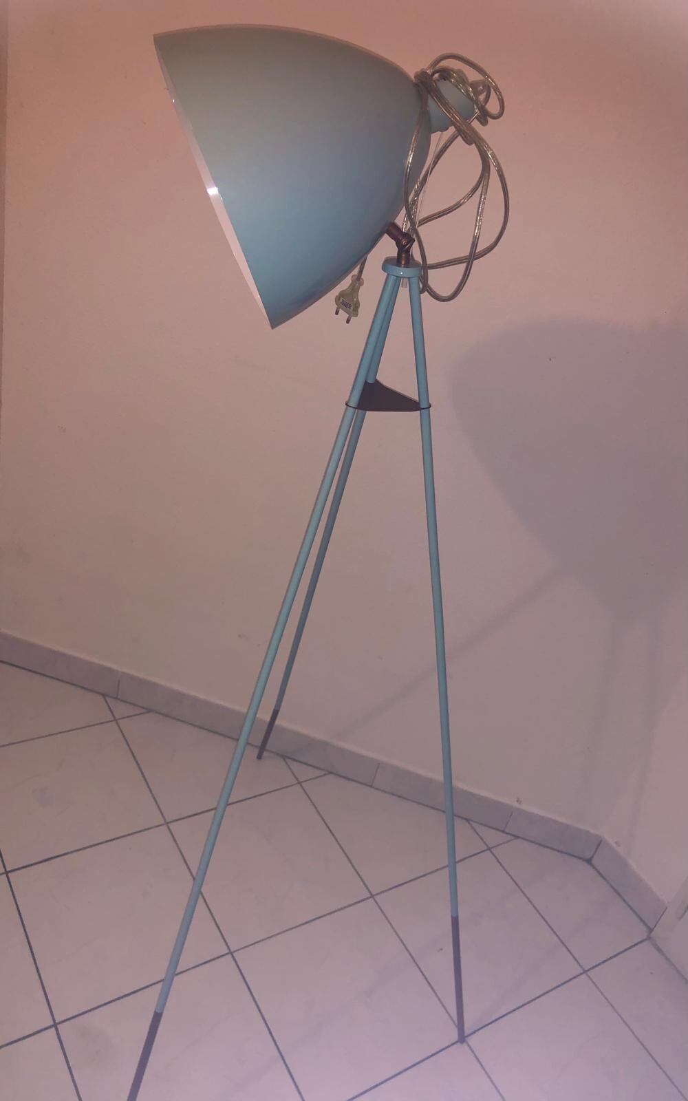 Lampadaire Dundee Eglo pour éclairer un bureau ou rehausser un salon scandinave