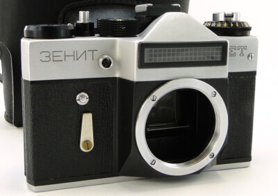  MINT  1983! ZENIT-ET ЗЕНИТ Russian Soviet USSR SLR 35mm Camera M42 Body & Case