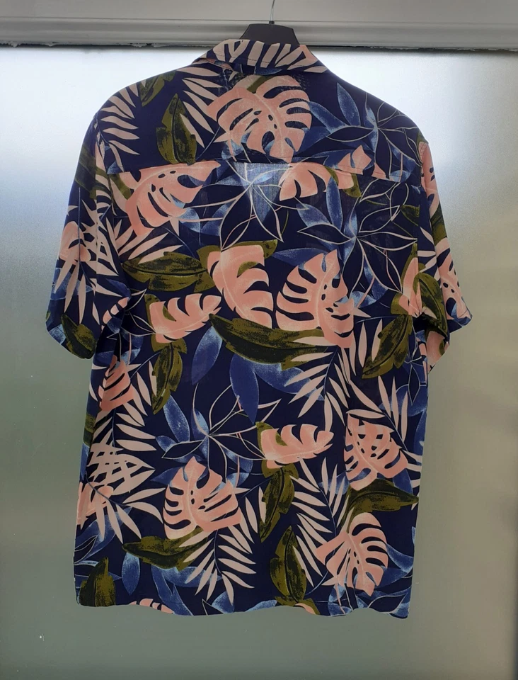 Camisa havaiana. Camisa masculina de férias/festival, tamanho nativo M. Aparência de folhas de palmeira. - Imagem 2 de 4