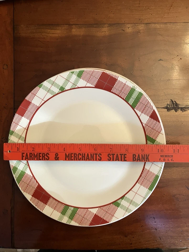 Dos platos de cena a cuadros rojos y verdes Foto 2 de 4