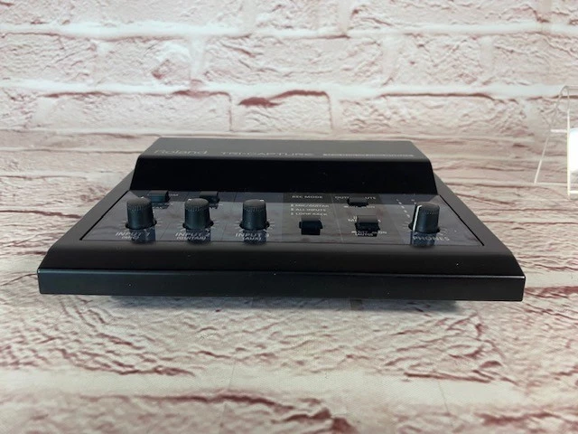 Roland UA-33 TRI-CAPTURE USB Audio Interface Audio/MIDI fast ship free ship - Image 2 of 4