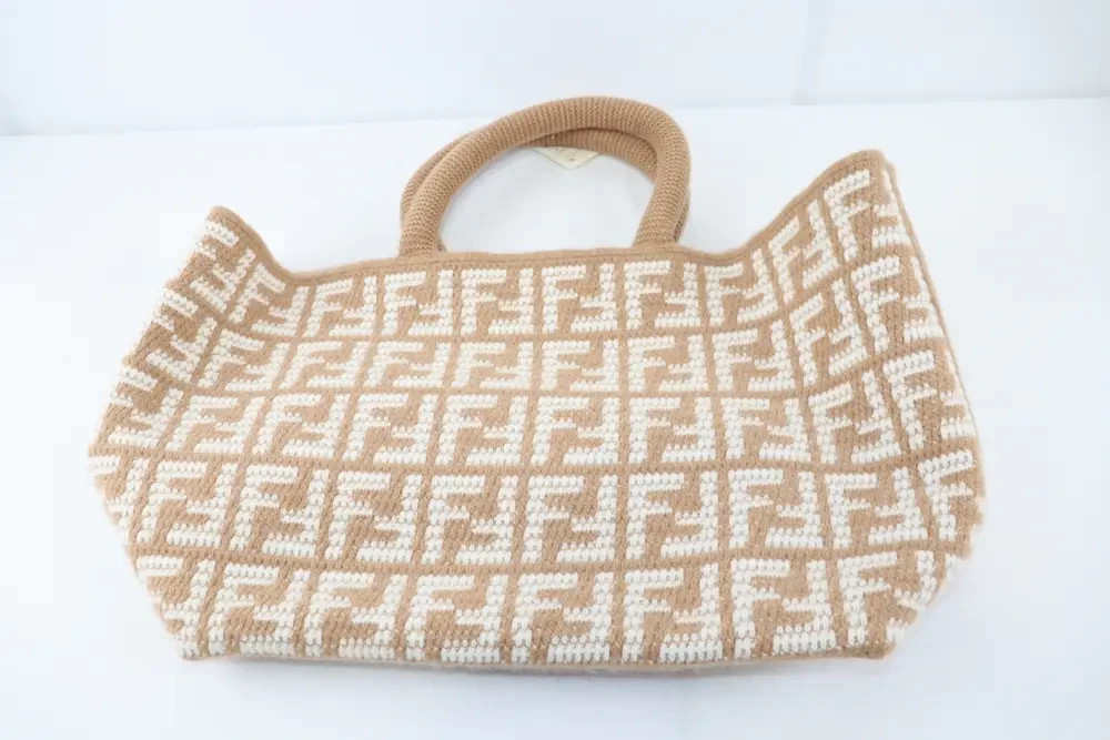 Fendi Shearling Tote Bag With Monogram Logo Allover in Nude/Beige BNWT OS image 4