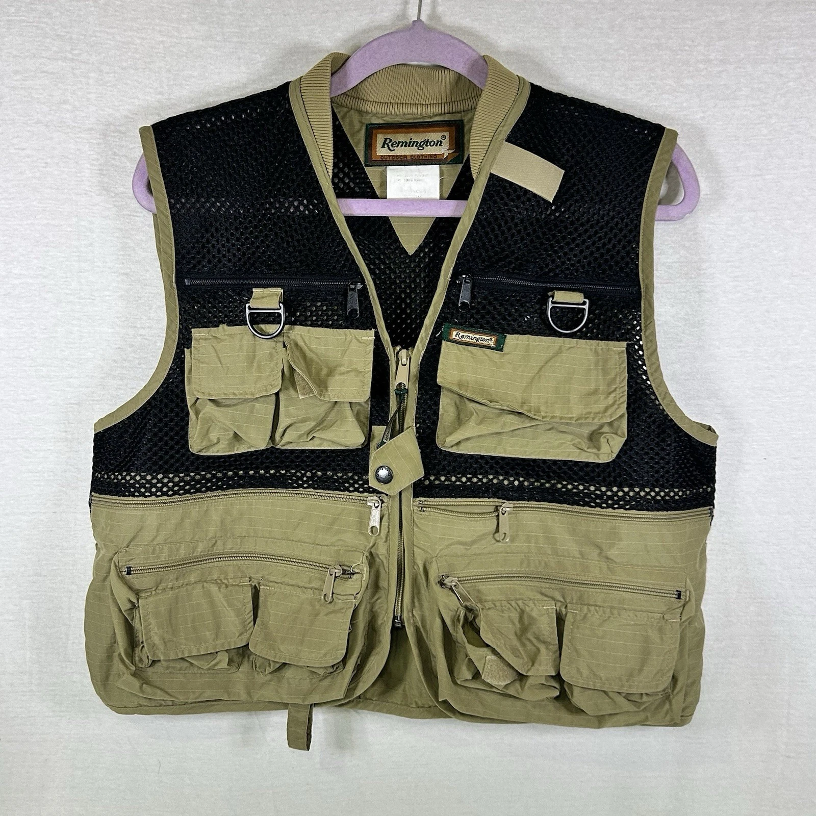 Remington vintage Fishing Vest Men Size Medium Khaki Black Mesh Pockets
