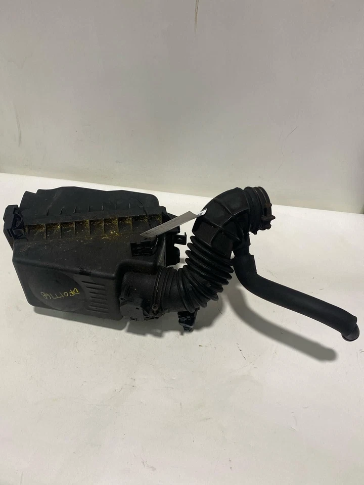 Used Air Cleaner Assembly fits: 2005 Toyota Matrix from 1/02 Grade C - Imagem 3 de 4