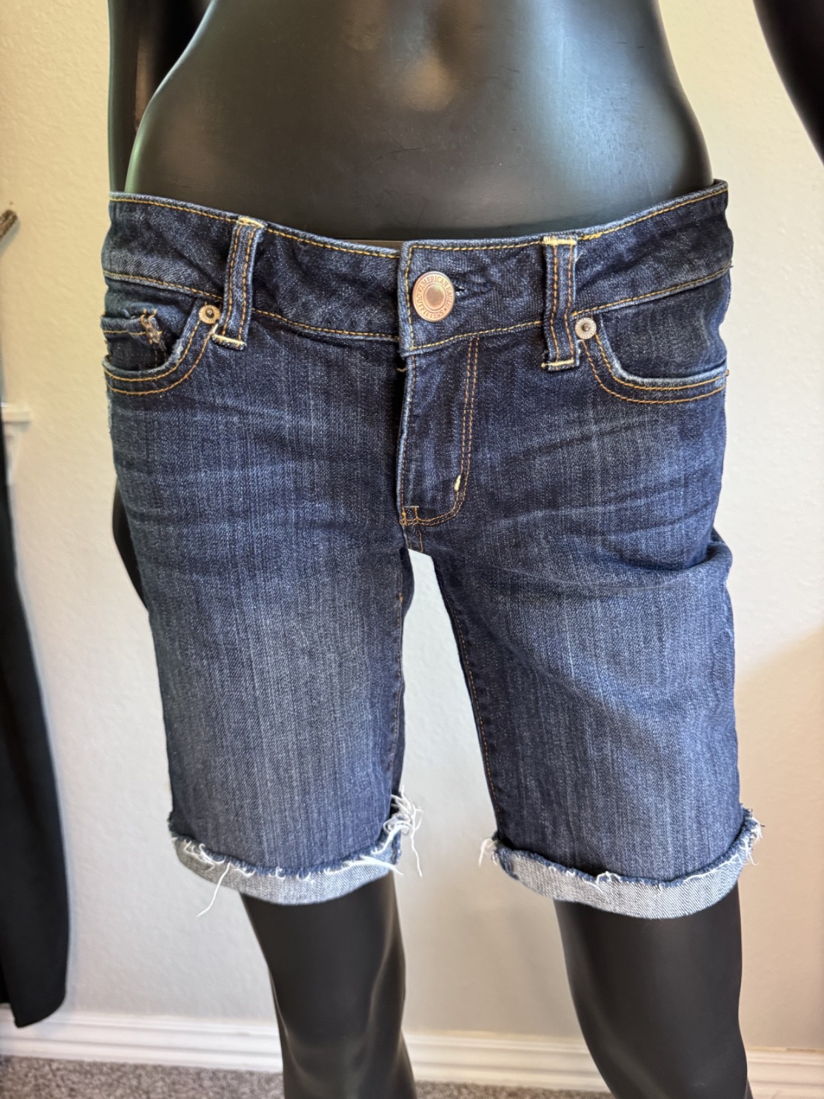 American Eagle Women's Low Rise Bermuda Length Stretch Jean Shorts Size 6