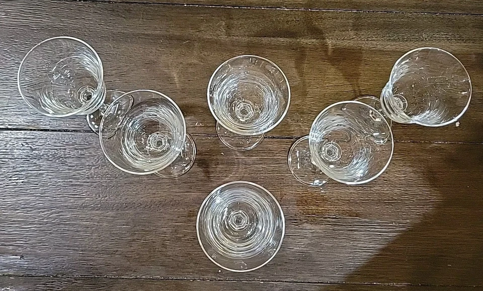 Vintage ONEIDA CRYSTAL FEDORA (NO TRIM) Wine Glass For Adults Set Of 6. - Image 2 of 4