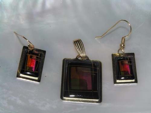 Estate Lightweight Goldtone Demi w Black Pink Green MODERNIST Pendant & Dangle - Picture 3 of 5