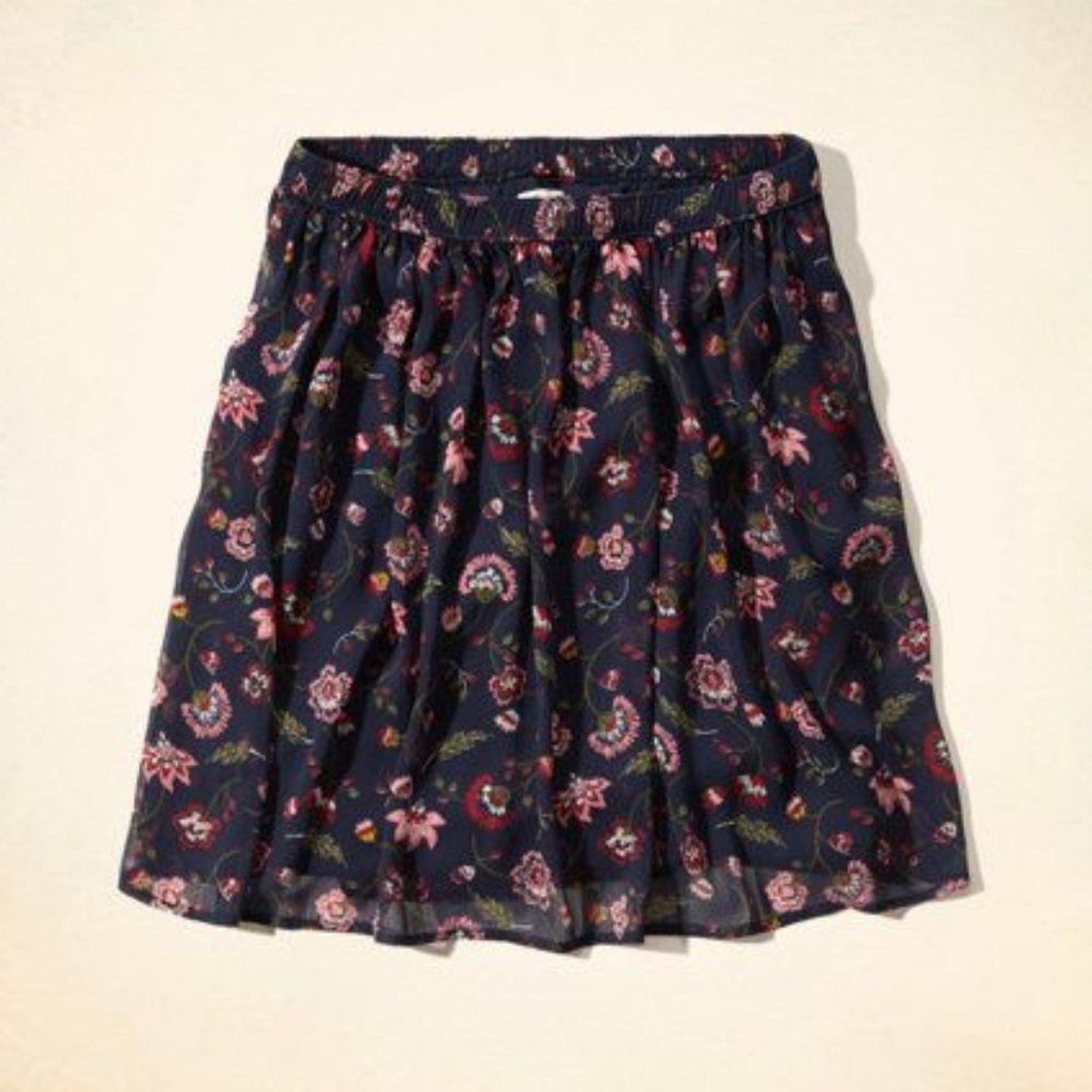 Hollister Floral High Rise Skirt in Medium - Stylish & Comfortable Fit