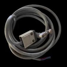 OMRON D4C-1620 D4C1620 Limit Switch