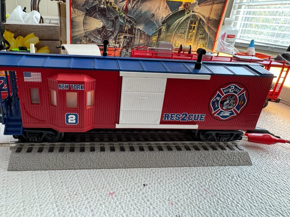 🚂 MTH / RK- NY FIREFIGHTER RESCUE 2- DIESEL, WATER TANK CAR, CABOOSE 💥 L1670 - Image 2 of 4