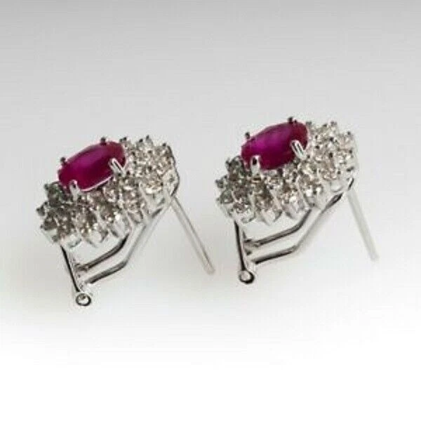 Pendiente de 4 quilates corte ovalado simulado rojo rubí para mujer enchapado en oro blanco de 14 k Foto 2 de 4