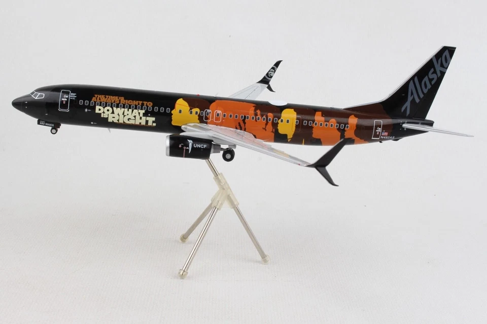 Gemini Jets 1:200 Alaska Airlines Boeing B737-900(ER)S 'UNCF - Educación' N492AS Foto 4 de 4