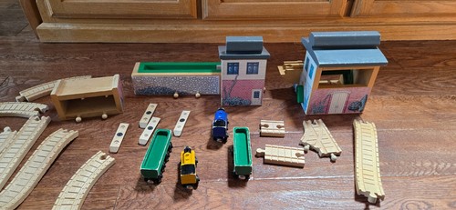 Thomas Wooden Railway 1998 Saw Mill 2 Log Cars 2 Engine Extra Clicky Clack Track - Picture 8 of 17