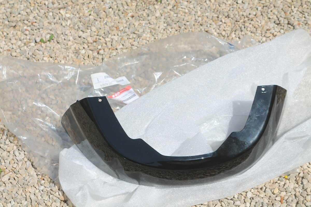 Cache couvercle noir Suzuki Burgman finition premium d'origine