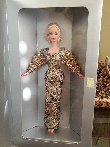 BARBIE 1995 CHRISTIAN DIOR Limited Edition Collector Doll (#13168)