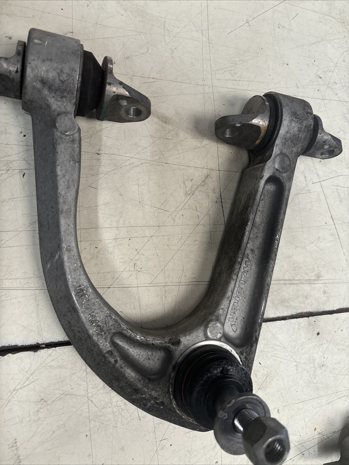 mclaren 11boo44cp upper arm mp4 570s 675lt used warranty right