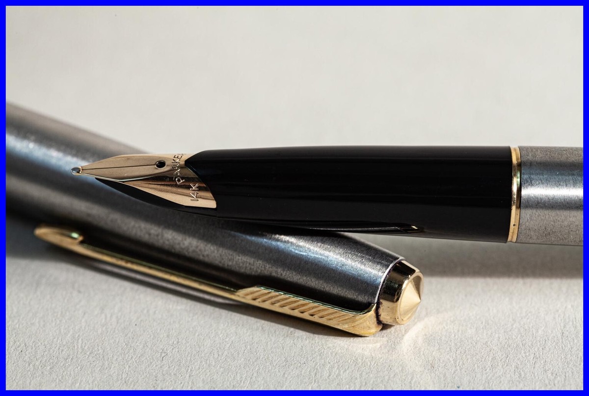 PARKER N° 65 Flighter DeLuxe Füller mit MEDIUM 585 gold Feder