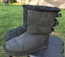 UGG Bailey Bow II Black Suede Fur Short Boots Youth Kid Girl Sz 1