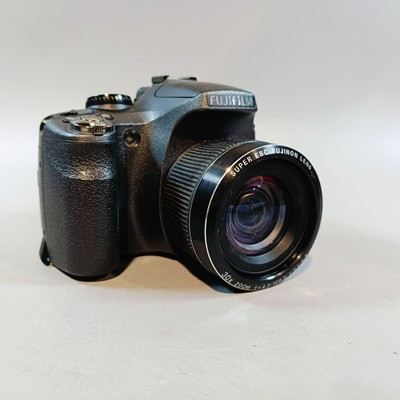 Fujifilm FinePix SL300 14MP 30x Superwide Zoom Digital Bridge Camera Digital 