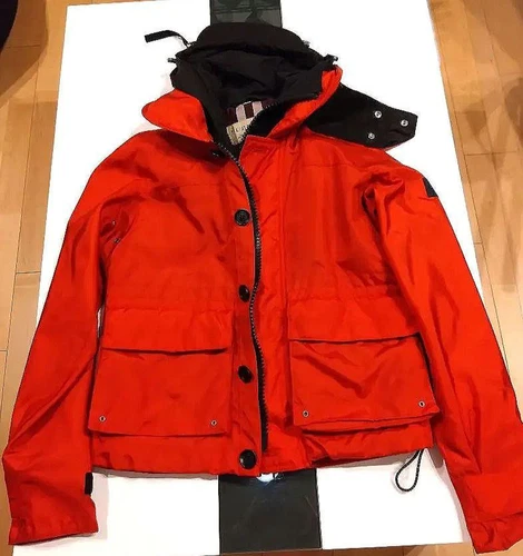 Burberry London Mountain Parka Rosso Nero Giacca Nylon Taglia S Autentico