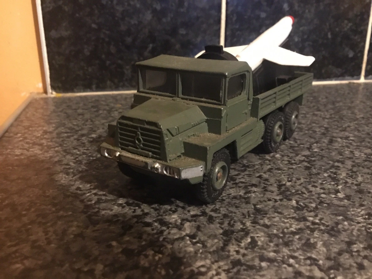 Dinky Toys - Vehicule militaire - 80 F et 824 - Vrachtwagen - Catawiki