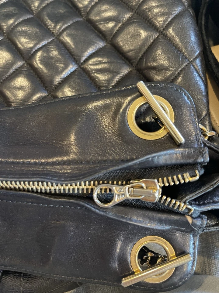 CHANEL Vintage Black Quilted Lambskin Shoulder Tote Bag – Gold Chain, 1980s - Image 2 of 4