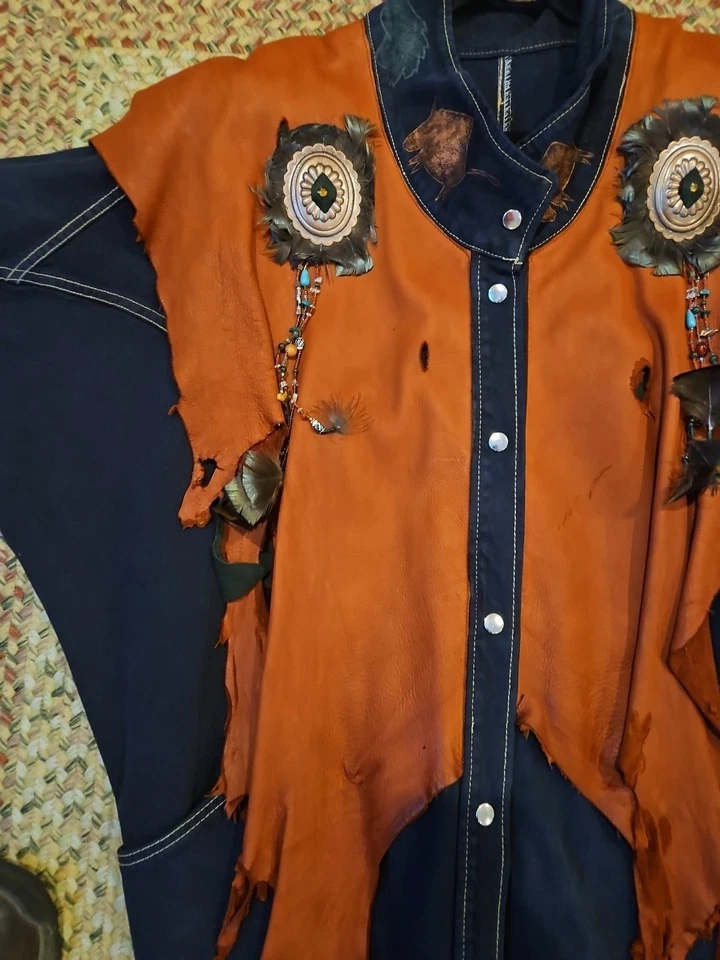 Chaqueta Temática Occidental Hecha a Mano Firmada por Becca Gedda Usable Arte Unisex XXL Foto 3 de 4